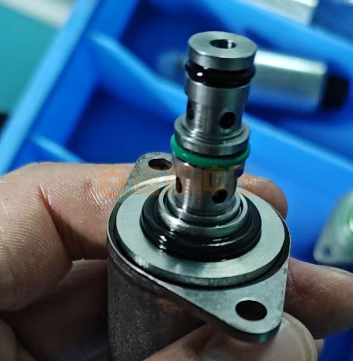 專業(yè)解決帶凸緣的法蘭拉深件r角的問(wèn)題(圖3) 托馬斯外殼r角太大.jpg